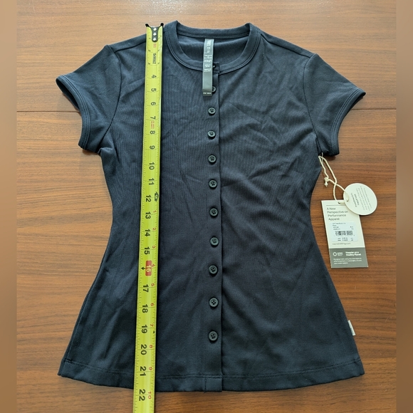 Vuori Short Sleeve Pose Button Up Woman's Top Size Xs New - Picture 8 of 8